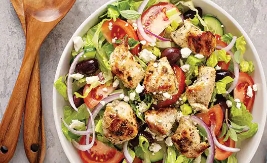 greek salad with chicken