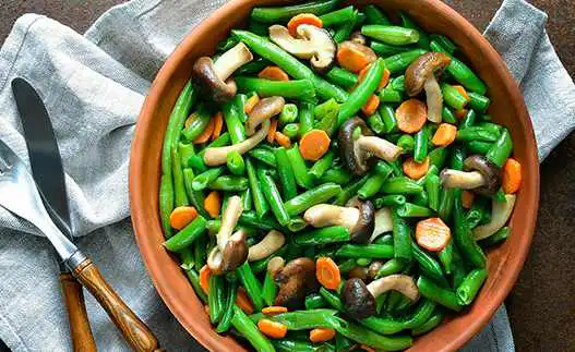 bowl of green beans and mushrooms