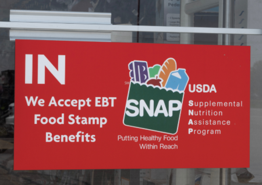door sign saying "We Accept EBT Food Stamp Benefits" and the SNAP logo